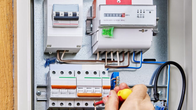 Các thiết bị và linh kiện trong tủ điện công nghiệp